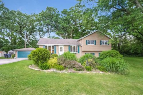 40231 Donald Dr, Antioch, IL 60002-9556