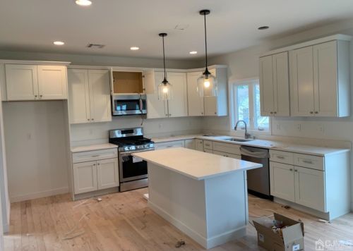 250 Prospect Ave, Avenel, NJ 07001-1132