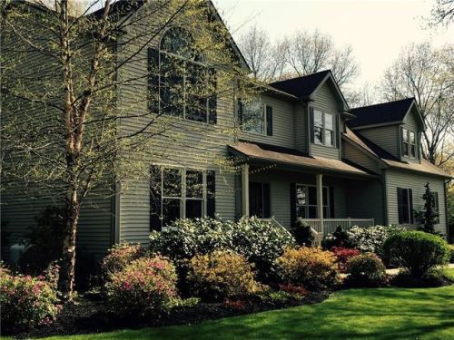 11 Fairside Dr, Richmond, RI 02812-1070