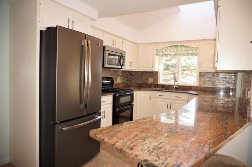76 Ridge St, Nashua, NH 03062-2866