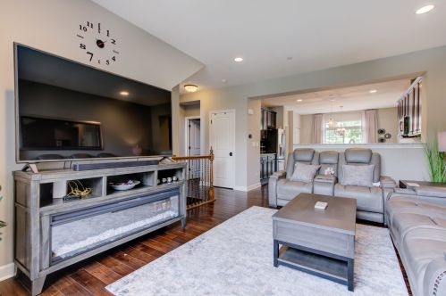 4115 Royal Mews Cir, Naperville IL  60564-7174 exterior