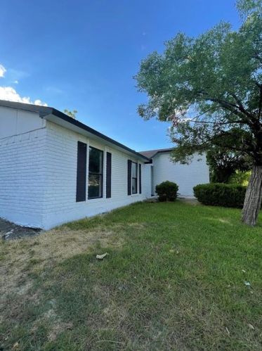 1609 Pilot Way, Garland, TX 75040-8235