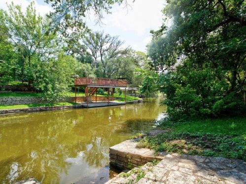 410 Granada Calle Ct, Granbury TX 76049-1476 exterior