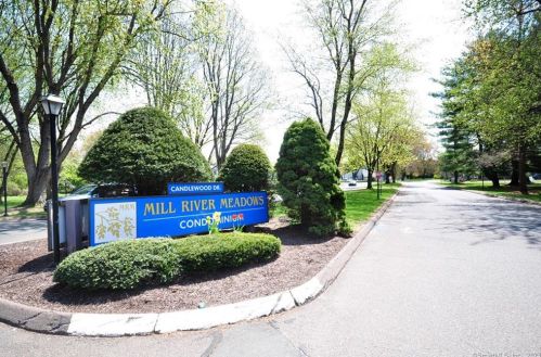 1604 Twin Circle Dr, Wapping CT  06074-2690 exterior