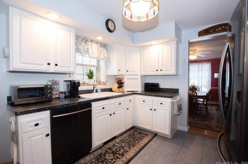 1 Owls Nest Ct, Killingly, CT 06239-1543
