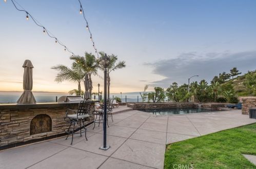 18458 Lakepointe Dr, Riverside CA  92503-0252 exterior