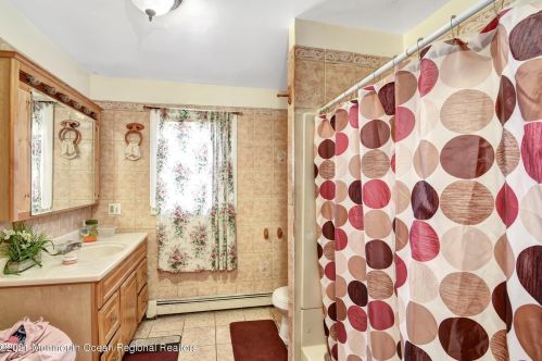 1105 Comstock St, Tinton Falls NJ 07712-5815 exterior