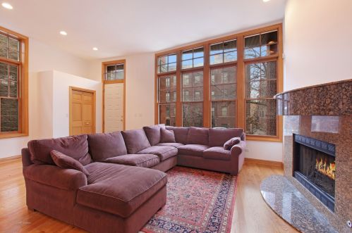 1310 Roscoe St, Chicago, IL 60657-1414