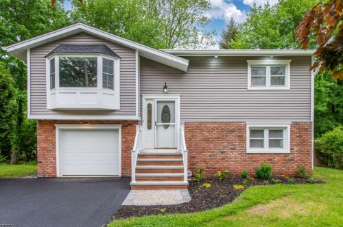 25 Tobyhanna Trl, Hopatcong, NJ 07843-1024