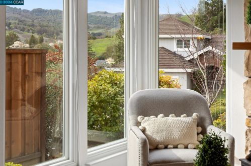 404 Saddlebrook Ln, Concord CA  94523-1614 exterior