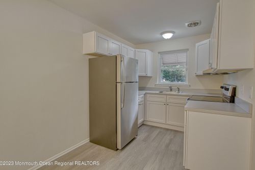 12 Constitution Blvd, Lakehurst, NJ 08759-1987