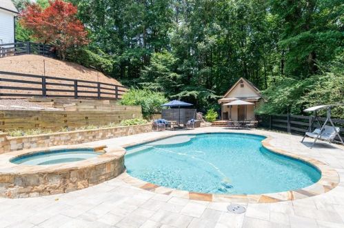155 Arbor Shoals Dr, Holly Springs, GA 30115-6333