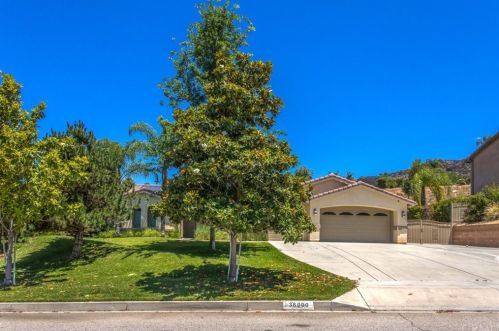 36000 Cherrywood Dr, Yucaipa, CA 92399-5716
