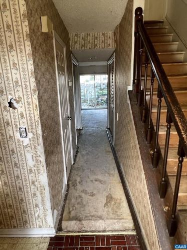 1320 Country Club Ct, Harrisonburg, VA 22802-5051