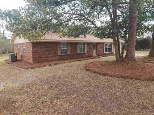 102 Warren Dr, Sylvester, GA 31791-1238