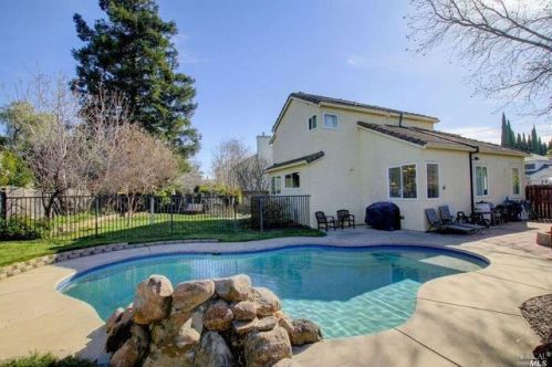 312 Woodstock Cir, Vacaville, CA 95687-3317