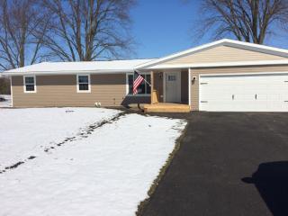 4879 Hilltop Dr, Kankakee, IL 60901-2570