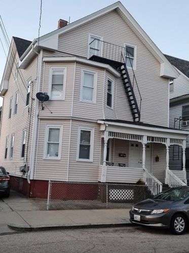 141 Burnett St, Providence, RI 02907-2941