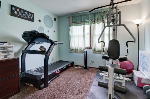 649 Sunrise Ct, Carol Stream IL  60188-1683 exterior