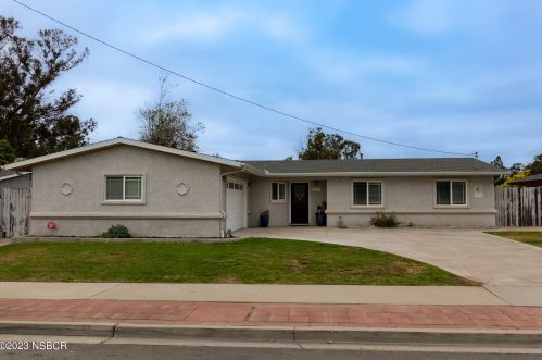 241 Mooncrest Ln, Santa Maria, CA 93455-3713