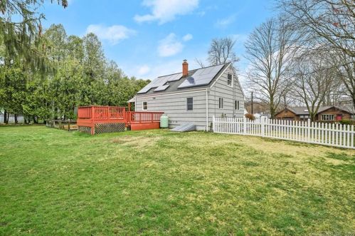 22 Briarcliff Rd, Huntington, CT 06484-5805