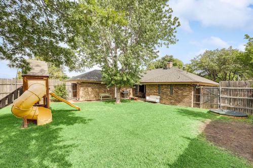 2614 Timberleaf Dr, Carrollton TX 75006-2040 exterior