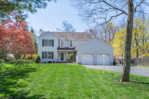 11 Academy Ln, Mount Olive, NJ 07828-1901