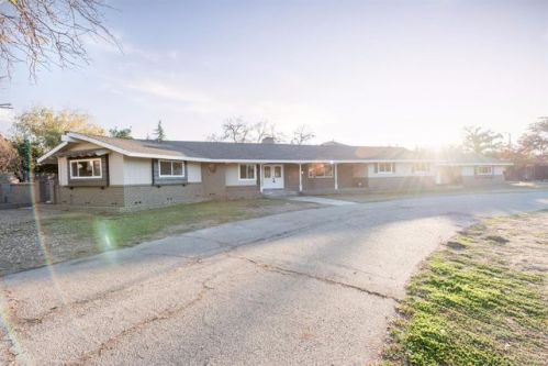 2742 Ashlan Ave, Clovis, CA 93611-5501