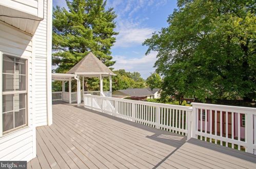 6803 Braddock Rd, Springfield VA  22151-3016 exterior