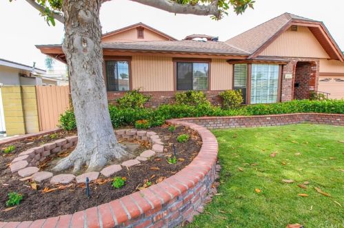 1621 Sumac Ln, Anaheim CA  92802-2428 exterior