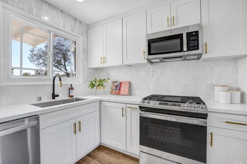 1048 Fairbrook Ln, Santa Ana CA  92706-1106 exterior