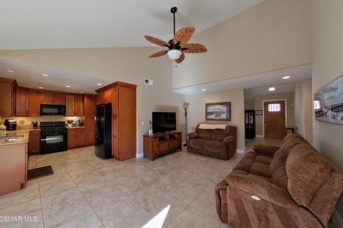 5926 Fearing St, Simi Valley, CA 93063-3611