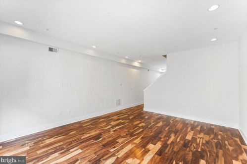 154 Front St, Philadelphia PA  19106-0020 exterior