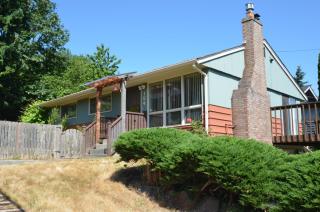 154 Henderson St, Seattle, WA 98108-4516