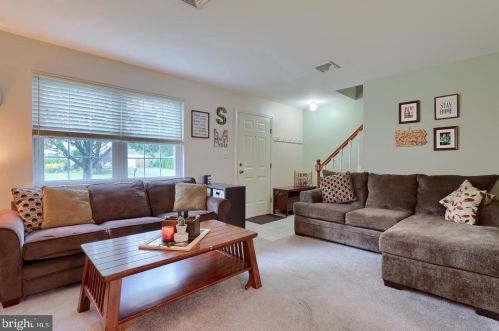 302 Dohner Dr, Lancaster PA  17602-1147 exterior