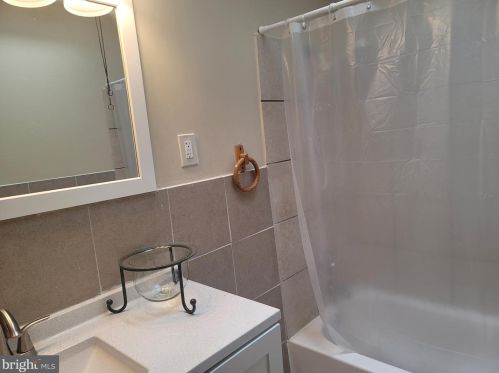 2524 61 St, Philadelphia PA 19142-3402 exterior