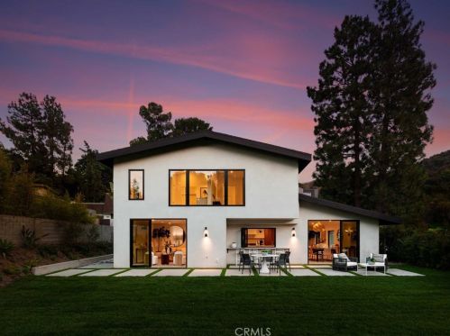 17252 Escalon Dr, Van Nuys CA  91436-4032 exterior