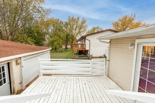 305 Lyons Dr, Lemont IL  60440-1852 exterior