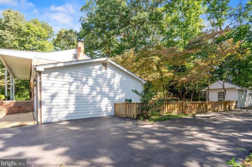 7301 Lackawanna Dr, Springfield VA  22150-4418 exterior