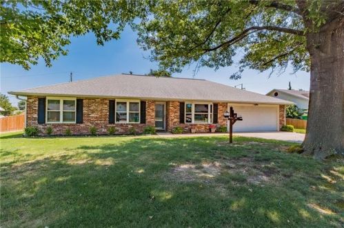 1497 Amy Cir, Springdale, AR 72762-2086