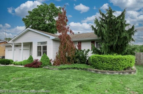 12 Pine Hill St, Jackson Twp, NJ 08527-2441