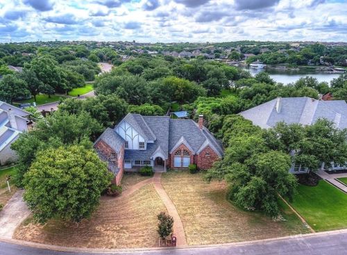 8520 Stonebrook Ct, Fort Worth TX  76179-3043 exterior