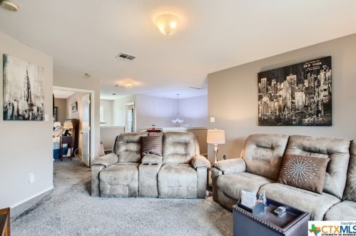 1329 Amberwood Loop, Uhland TX 78640-5515 exterior