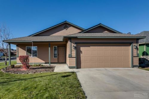 2455 7th Ln, Eagle Crest, OR 97756-3806