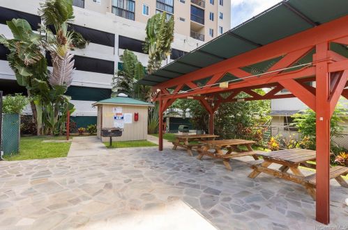 2916 Date St, Honolulu HI  96816-1184 exterior