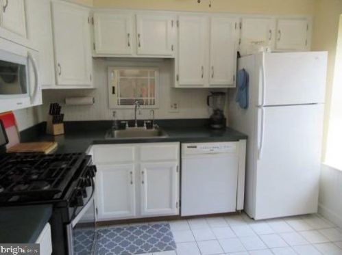 7 Topaz Ln, Trenton, NJ 08690-3610