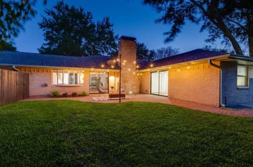 3829 Crown Shore Dr, Dallas TX  75244-7136 exterior