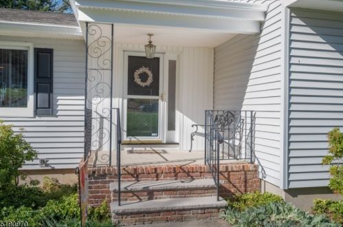 52 Westgate Dr, Sparta, NJ 07871-1352