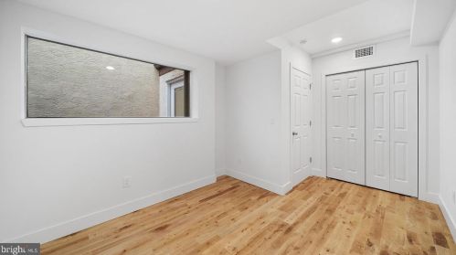 512 4 St, Philadelphia PA 19133-3105 exterior