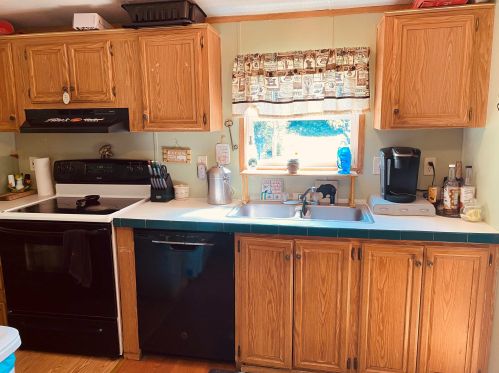 132 Middle Oxbow Rd, Hinsdale, NH 03451-2027